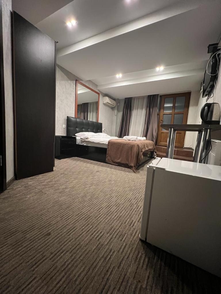 Elno Hotel ティビリシ エクステリア 写真