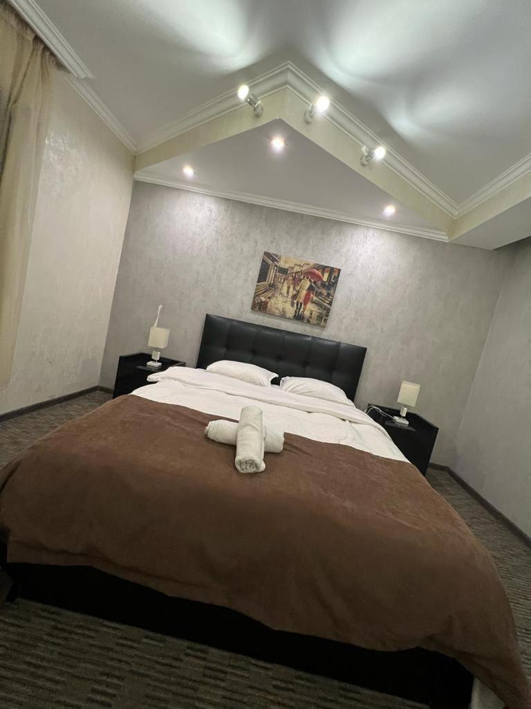 Elno Hotel ティビリシ エクステリア 写真