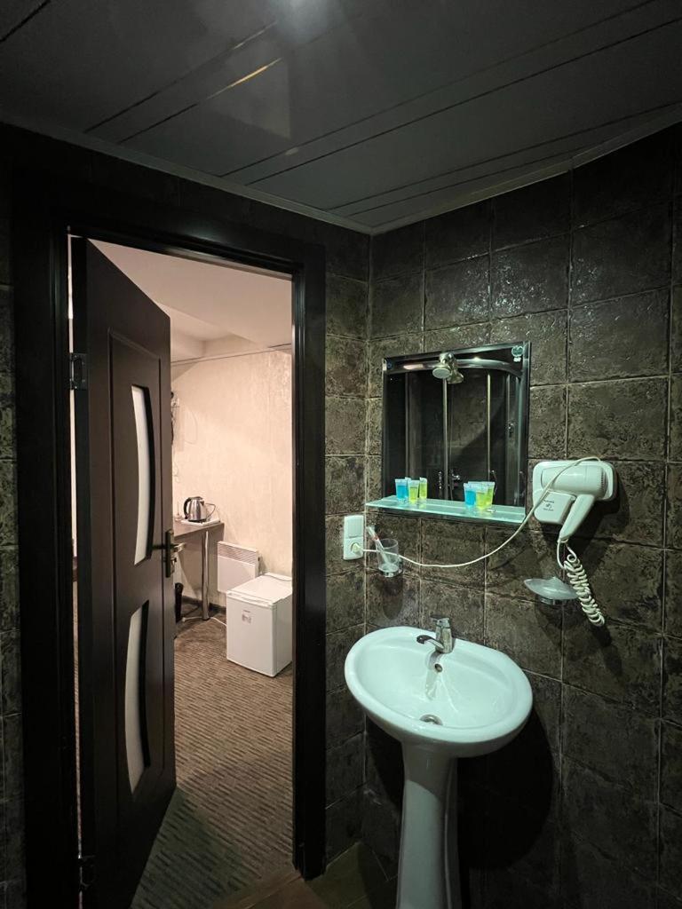 Elno Hotel ティビリシ エクステリア 写真