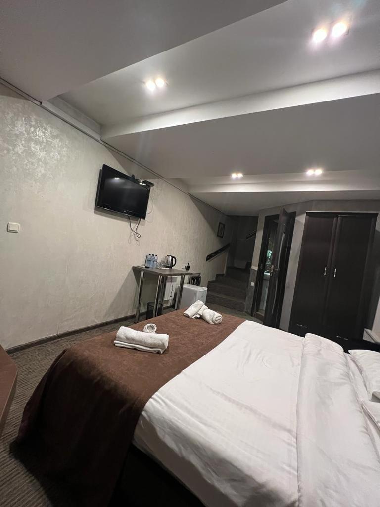 Elno Hotel ティビリシ エクステリア 写真