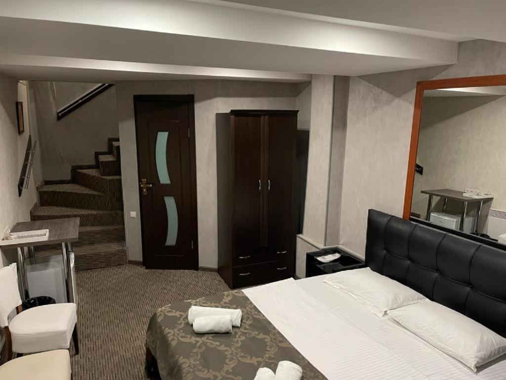 Elno Hotel ティビリシ エクステリア 写真